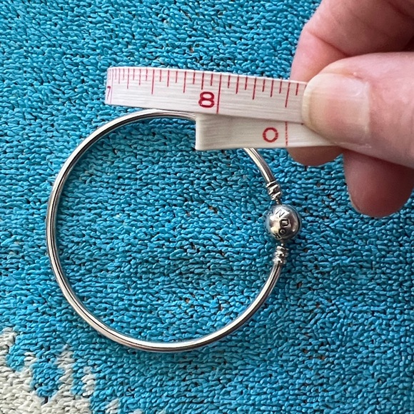 Limited Edition Unique Snowflake Bangle w Pandora Clasp & Box - Picture 16 of 16